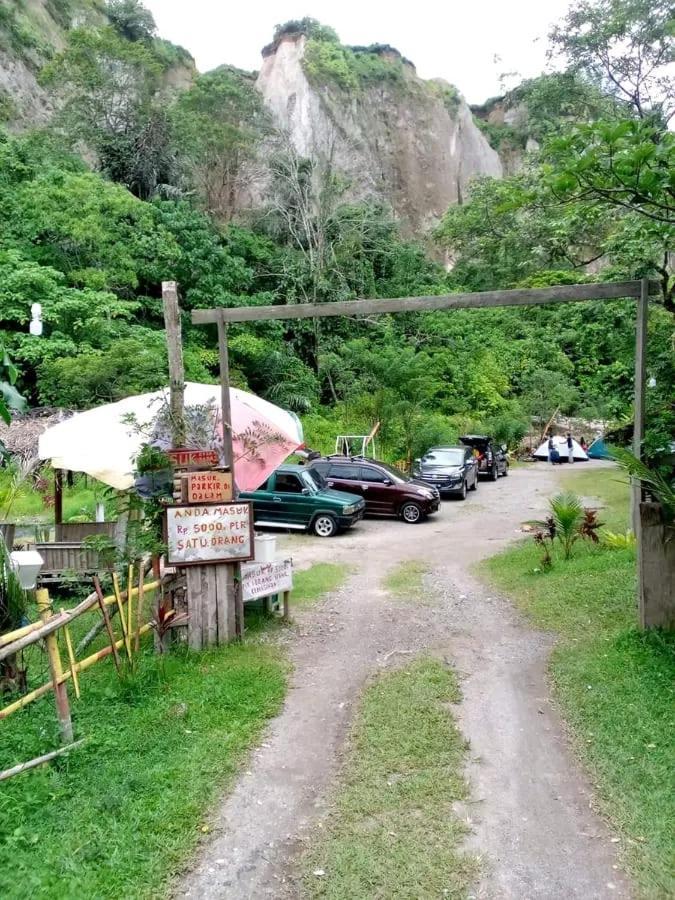 Tapian Ratu Camp Real Bukittinggi Εξωτερικό φωτογραφία
