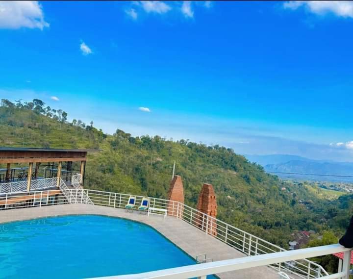 Tapian Ratu Camp Real Bukittinggi Εξωτερικό φωτογραφία
